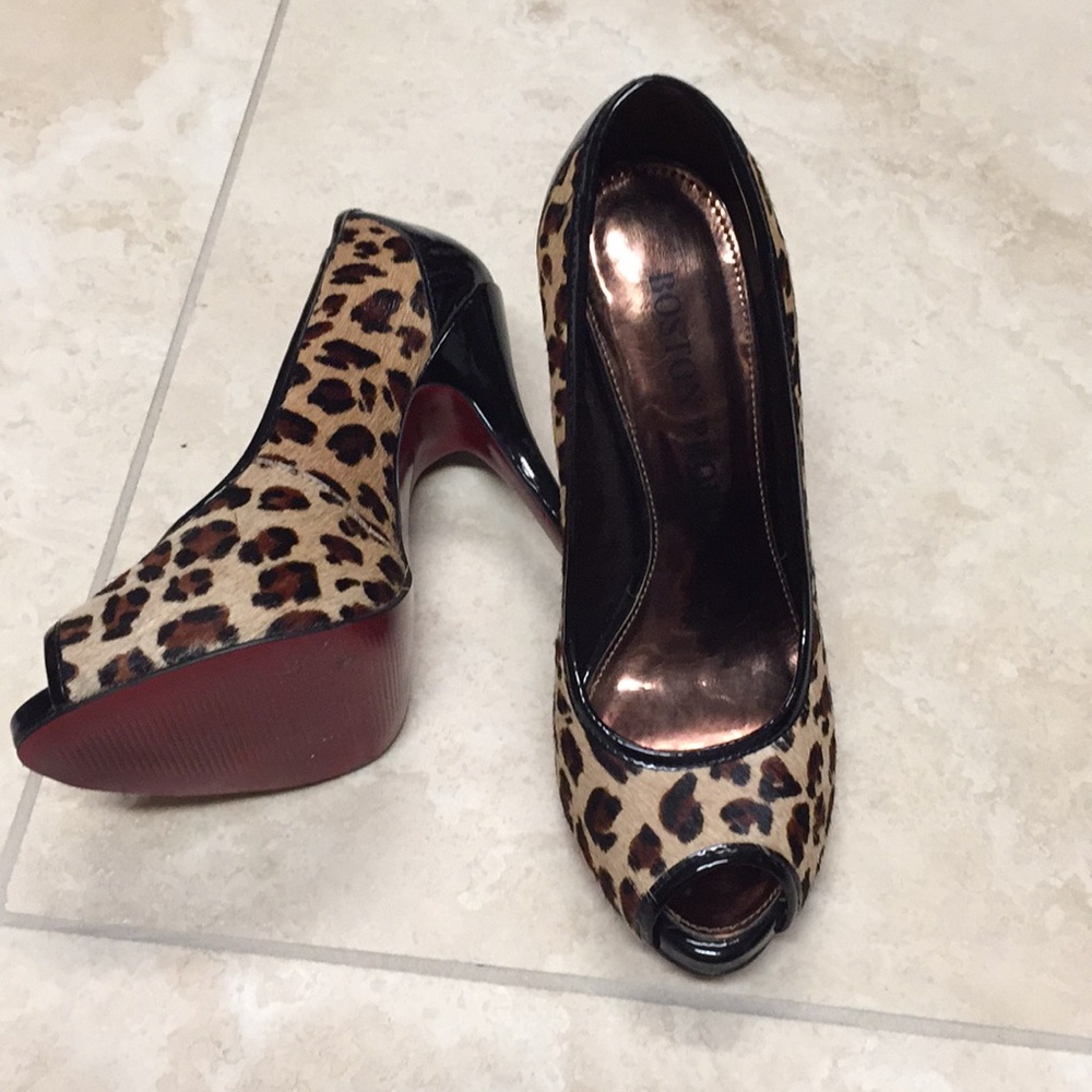 Animal print women’s shoes size 6.5